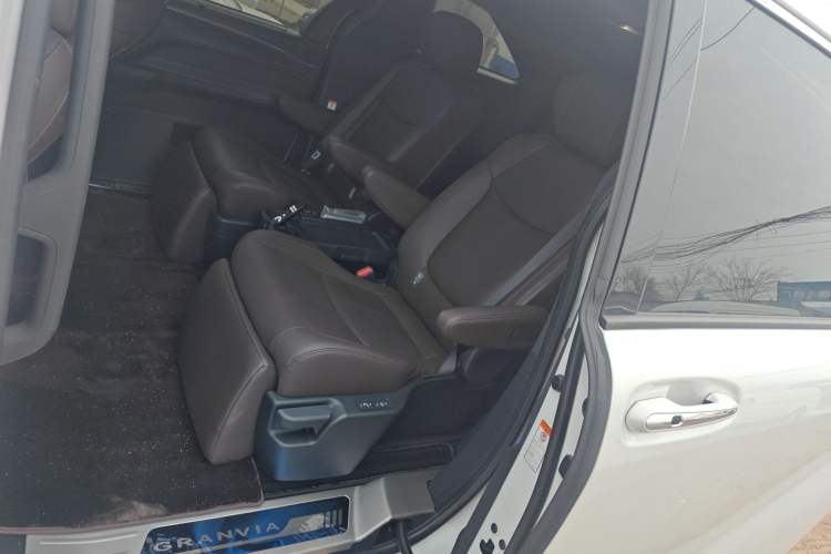 Used Toyota Granvia 2023 2.5L Hybrid Flagship VIP Edition
