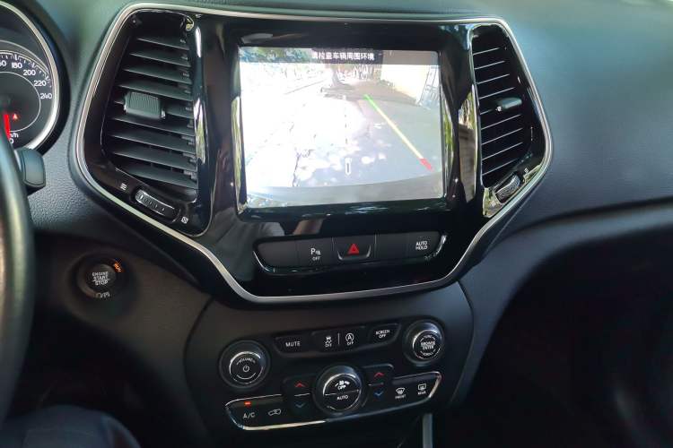 Used Jeep Cherokee 2019 2.0T Two-Wheel Drive Smart Enjoyment Version China V