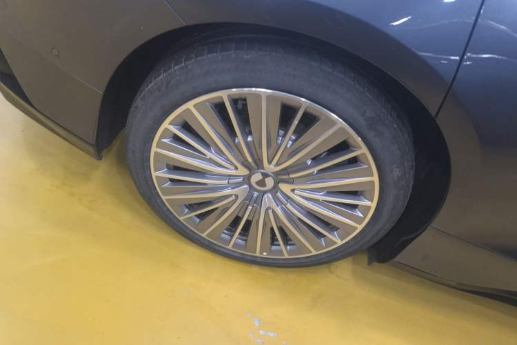 Used Denza Z9 2024 1100 km All-Wheel-Drive Ultra Version