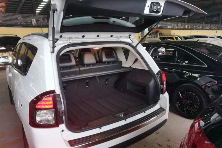 Used Jeep Compass 2014 Revised Version 2.4L Four-Wheel Drive Comfort Edition Trunk