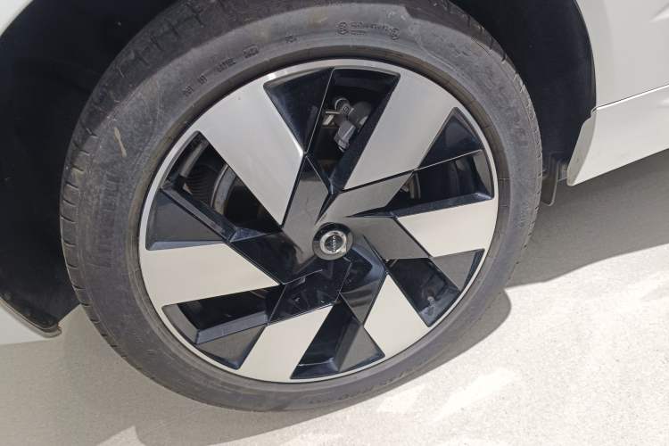 Used Volvo XC60 New Energy 2025 Plug-in Hybrid Long-Range All-Wheel Drive Smart Luxury Edition Exterior 5