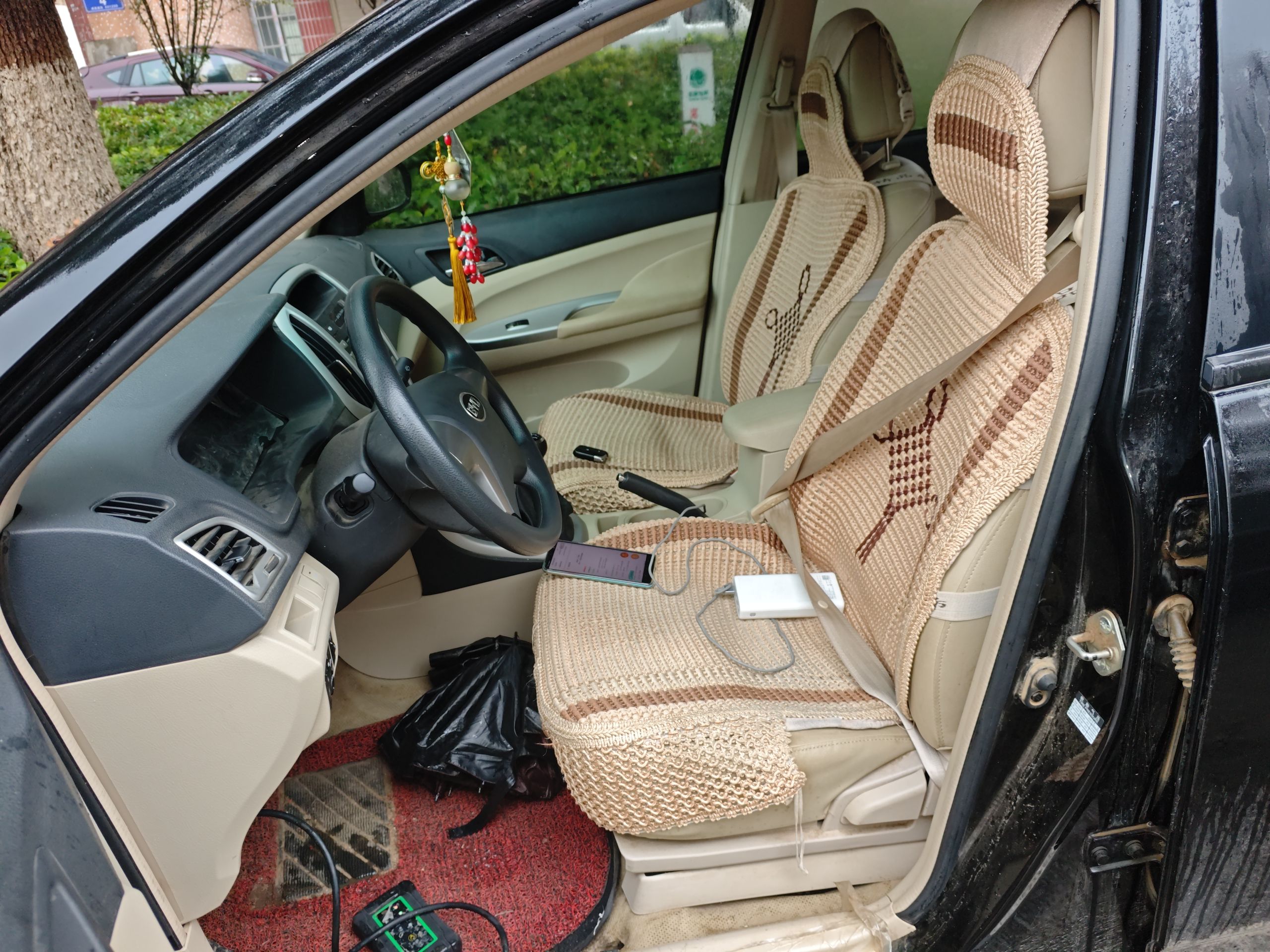 Переднее сиденье в автомобиле