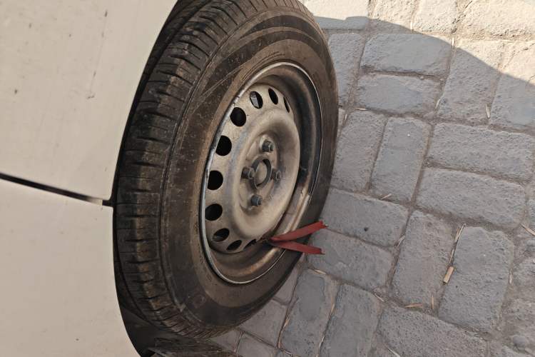 Used Jinbei Hiace X30 CNG 2023 1.5L Natural Gas Super-Enjoyment Van 2/5 Seats No Air Conditioning SWCC15M Right Front Wheel Hub