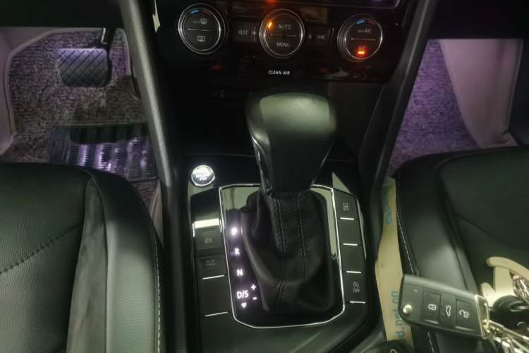 Used Volkswagen Tiguan L 2017 330TSI Automatic Two-Wheel Drive Luxury Edition
