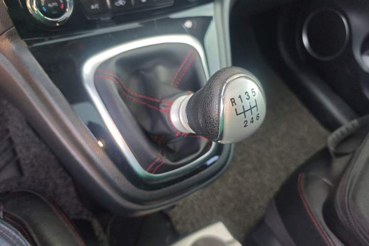 Used Haval H6 2015 Upgraded Model 1.5T Manual Two-Wheel Drive Elite Version