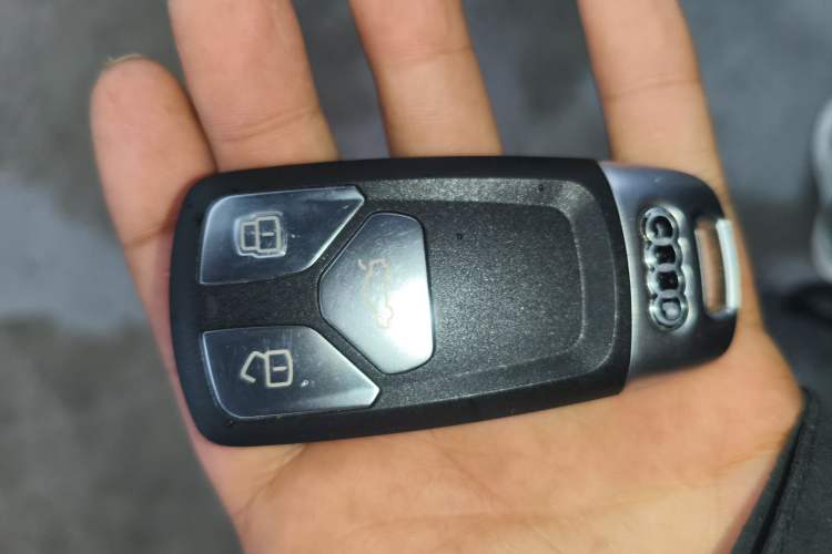 Used Audi A4L 2017 40 TFSI Ambition Edition Vehicle Key