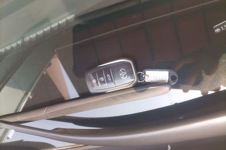 Used Toyota Venza 2023 2.0L CVT Two-Wheel Drive Prestige Version
