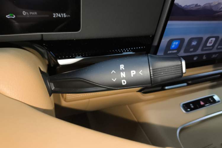 Used VOYAH Dream 2025 PHEV Four-Wheel Drive Prestige Qiankun Edition