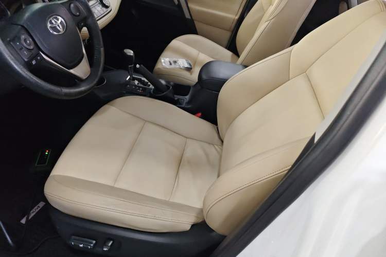 Used Toyota RAV4 2013 2.0L CVT Four-Wheel Drive New Edition
