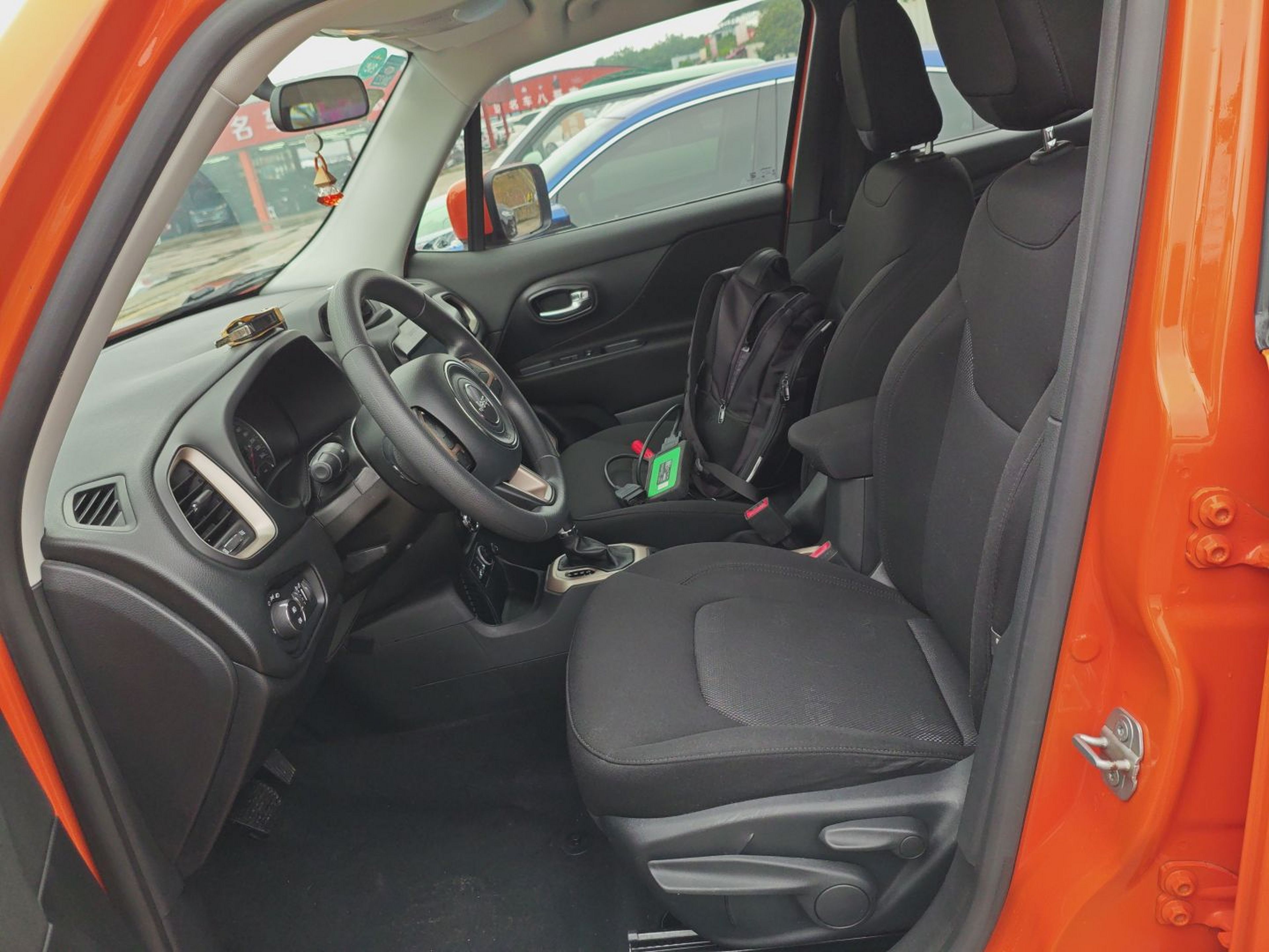 Переднее сиденье в автомобиле