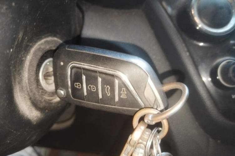 Used Kia K2 2015 Sedan 1.4L MT GLS Vehicle Key