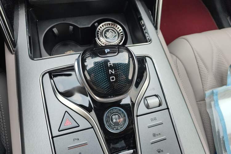 Used BYD Tang New Energy 2024 DM-i Glory Edition 112KM Prestige Model Gear Lever