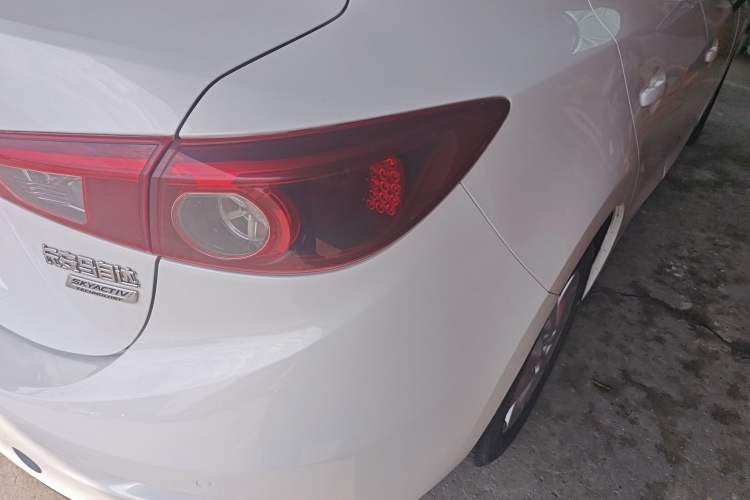 Used Mazda 3 Axela 2017 Sedan 1.5L Automatic Luxury Model Emission Standard China V Right Rear Taillight