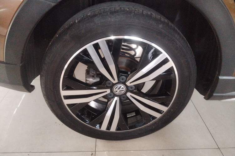 Used Volkswagen Cross Lavida 2017 230TSI DSG Luxury Edition
