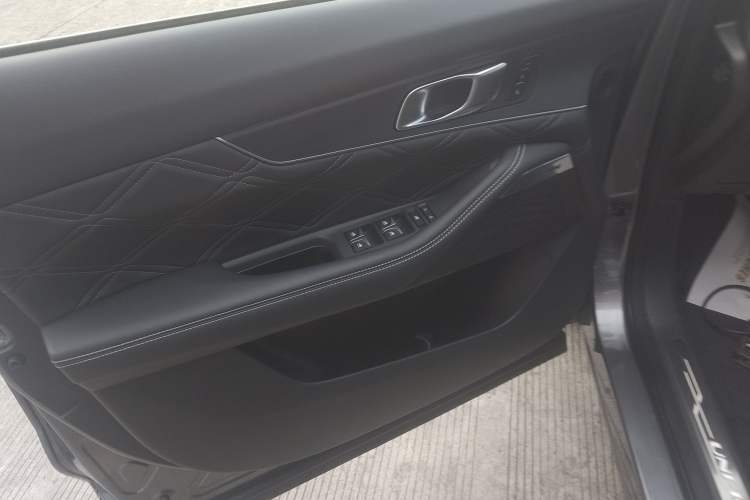 Used Changan UNI-K iDD 2024 ZhiDian iDD 1.5T 135km Smart Leading Model