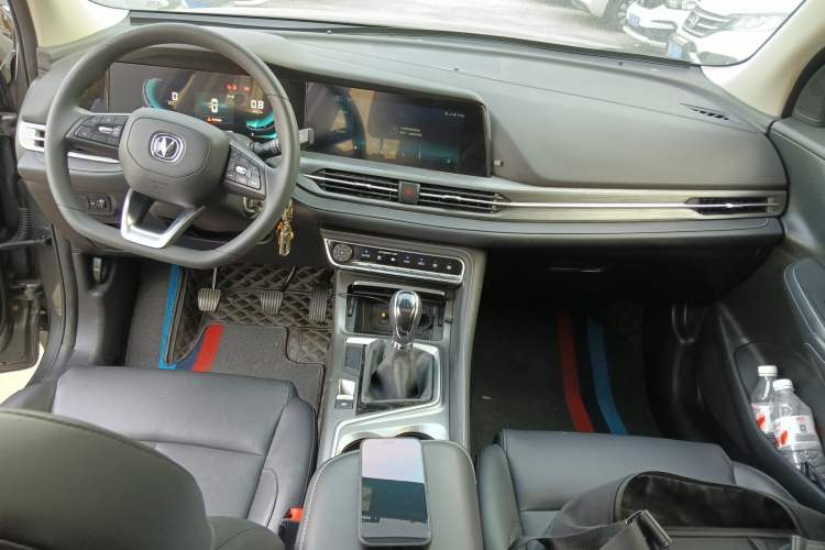Used CHANGAN CS55PLUS 2021 Blue Whale Edition 1.5T Manual Luxury Model Center Console