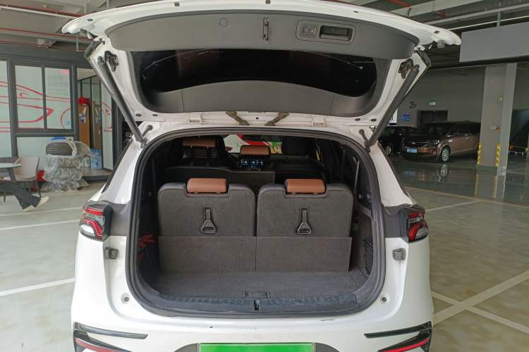 Used BYD Tang New Energy 2021 DM-i 112KM Prestige Model Trunk