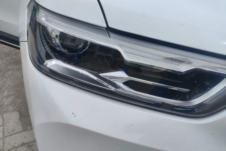 Used Haval H6 2017 Red Label 2.0T Automatic Two-Wheel Drive ZhiShang Model
