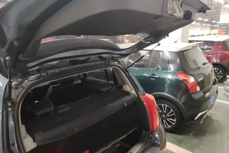 Used Suzuki Swift 2014 1.5L Automatic Fashion Edition Trunk