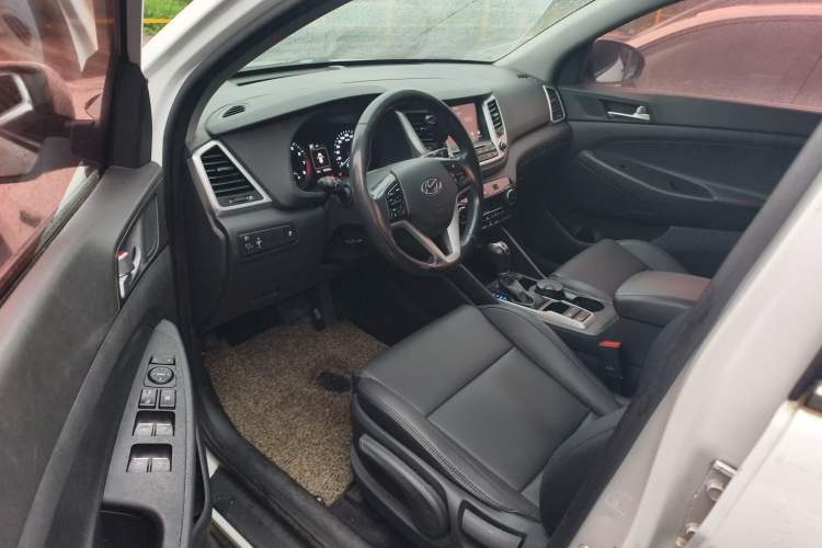 Used Hyundai Tucson 2015 1.6T Dual-Clutch Two-Wheel-Drive Smart Model Driver Seat