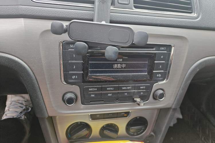 Used Volkswagen Lavida 2013 Restyled Classic 1.6L Manual Comfort Edition Audio And AC Panel