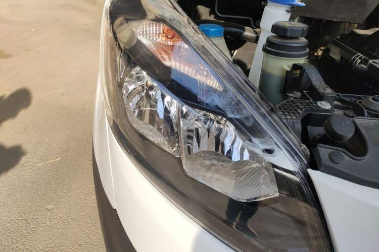 Used Ford Transit 2019 2.0T Diesel Multi-Purpose Commercial Vehicle Short Wheelbase Low Roof 6-Seater China VI Standard