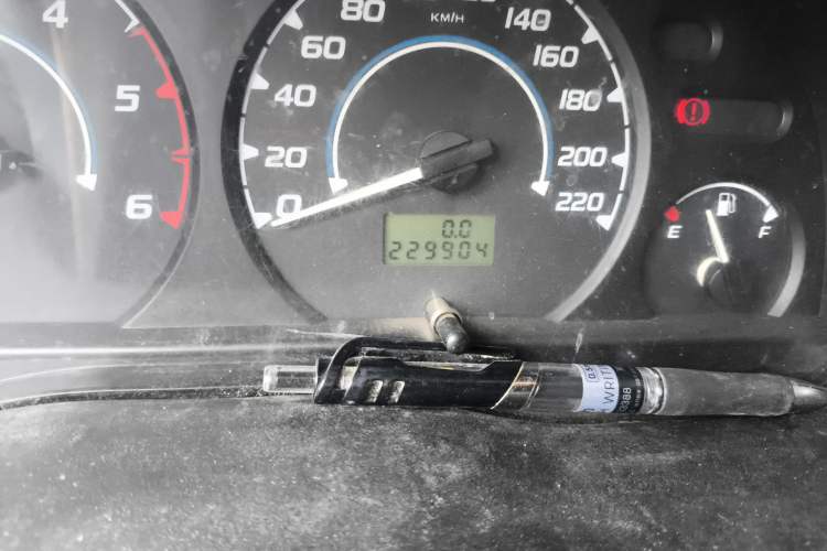 Used JMC Transit 2017 2.8T Commercial Version Short Wheelbase Mid-Roof 6/7/8-Seater JX493 Odometer Close Up