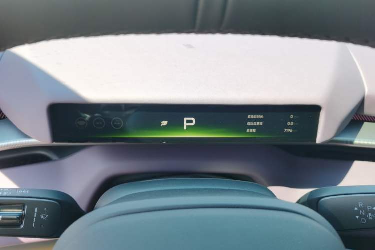 Used XPeng P7 2025 Model—750 All-Wheel-Drive High-Performance Ultra