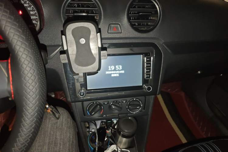 Used Volkswagen Jetta 2015 Zhuihui Edition 1.4L Manual Fashion Model Audio And AC Panel