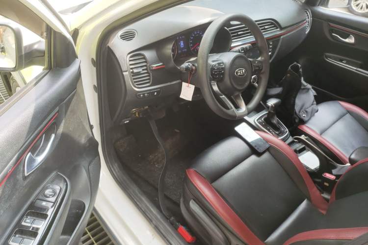 Used Kia KX Cross 2017 1.4L AT GLS Interior 3