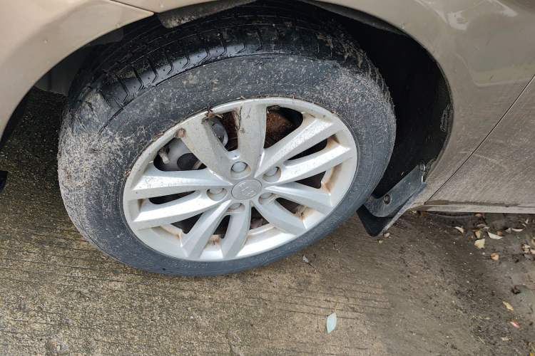 Used Geely Auto Classic Emgrand 2013 Sedan 1.5L Manual Elite Model Left Front Wheel Hub