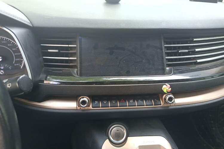 Used Haval H6 2019 Red Label 1.5 GDIT Automatic Luxury Smart Connectivity Edition Audio And AC Panel