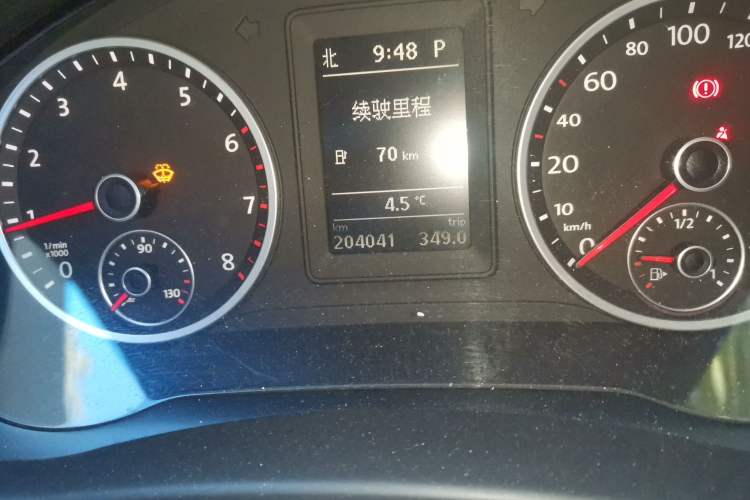 Used Volkswagen Tiguan 2010 2.0 TSI Automatic All-Wheel-Drive Elite Edition Odometer Close Up