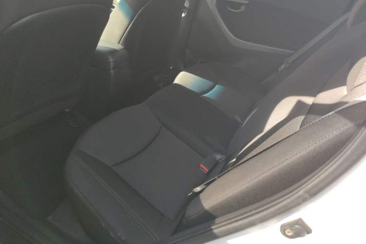 Used Hyundai Elantra (5th Generation / Langdong) 2012 1.6L Automatic Fashion Edition Left Rear Seat