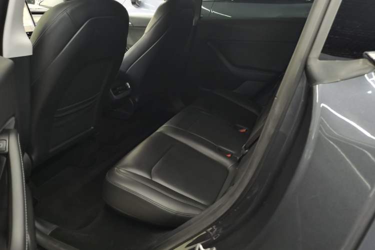 Used Tesla Model Y 2021 Long-Range All-Wheel-Drive Version
