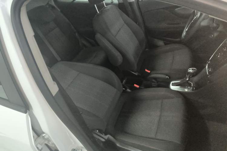 Used Buick Encore 2015 1.4T Automatic Two-Wheel Drive Urban Elite Version
