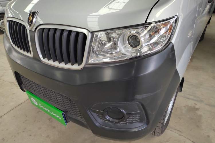 Used Jinbei Hiace X30 2023 1.5L Super-Comfortable Passenger Van 5/6/7-Seater Non-Air-Conditioned Version Model SWC15M