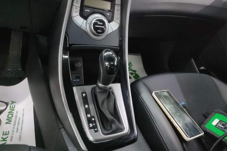 Used Hyundai Elantra (5th Generation / Langdong) 2015 1.6L Automatic Luxury Model Gear Lever