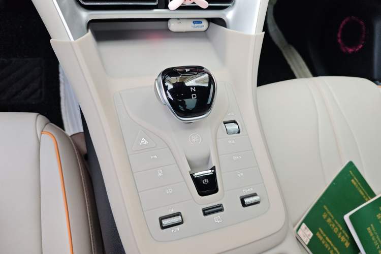 Used BYD Song Pro New Energy 2024 HONOR Edition DM-i 71KM Leading Model Gear Lever