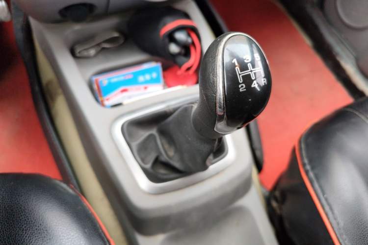 Used BAIC Weiwang M20 2014 1.5L practical type BJ415A Gear Lever