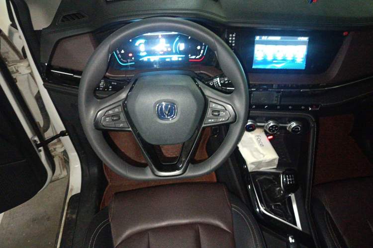 Used CHANGAN CS15 2019 1.5L Manual Entry-Level Version China V Standard Steering Wheel