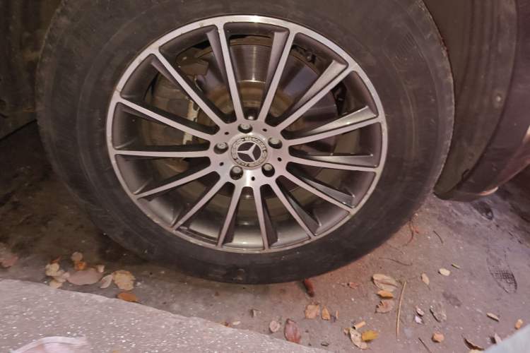 Used Mercedes-Benz GL-Class 2008 GL 450 4MATIC Prestige Edition Right Front Wheel Hub
