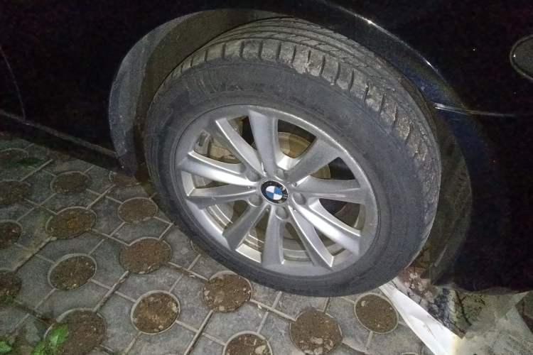 Used BMW 5 Series 2014 520Li Elegant Model
