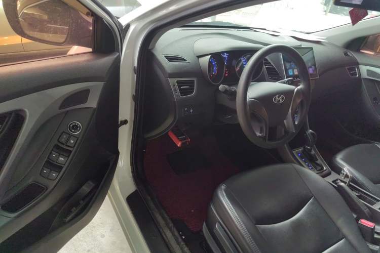 Used Hyundai Elantra (5th Generation / Langdong) 2016 1.6L Automatic Smart Version
