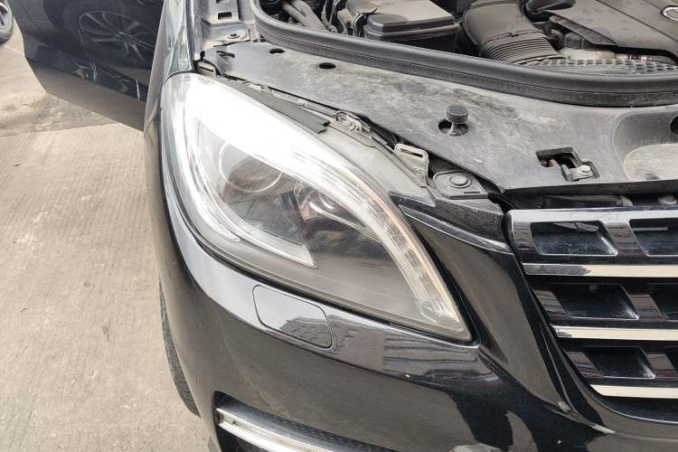 Used Mercedes-Benz M-Class 2015 ML 400 4MATIC Dynamic Model Right Front Headlight