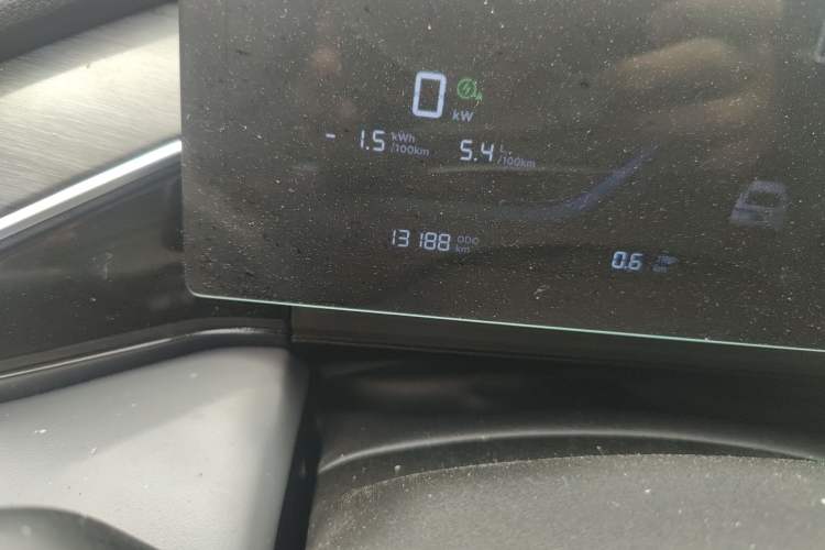 Used Geely Galaxy L6 2025 EM-i 60km Launch Edition Odometer Close Up