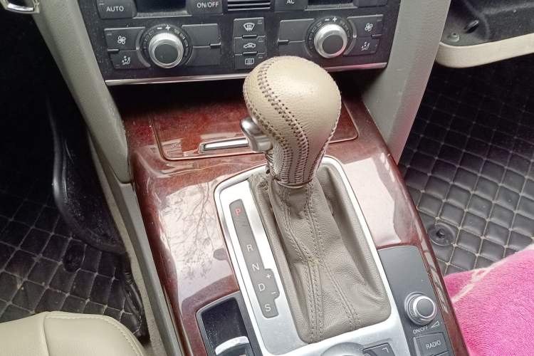 Used Audi A6L 2011 2.0 TFSI automatic Comfort trim Gear Lever