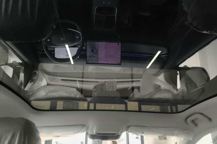 Used XPeng G6 2025 625 Long-Range Max Tech Edition Headliner