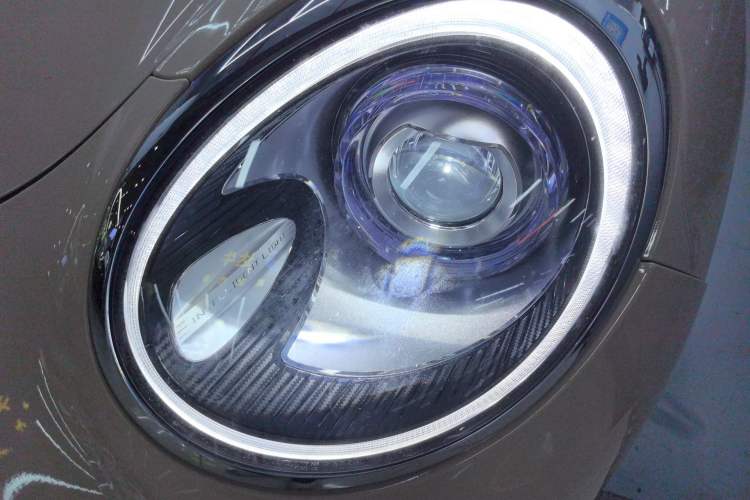 Used ORA Good Cat 2023 401 km Standard Range Premium Version Lithium Iron Phosphate Left Front Headlight