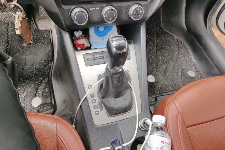 Used Skoda Octavia 2019 1.5L Automatic SmartDrive Comfort Edition China VI Standard Gear Lever